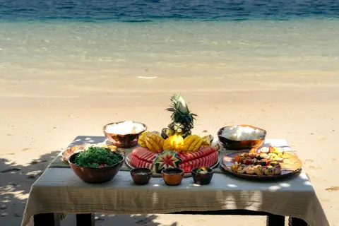 Private island lunch on white sand with turquoise water — Seatours premium speedboat charter in El Nido